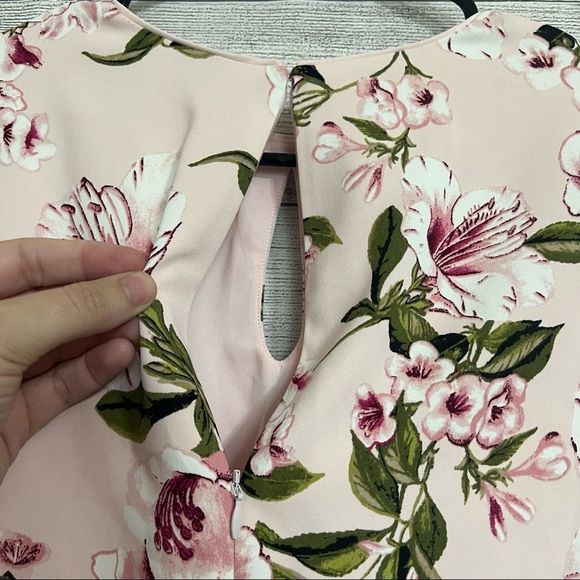 White House Black Market size 2 Petal-Sleeve Shift Dress
STYLE: 570278614 NWT - Picture 9 of 16